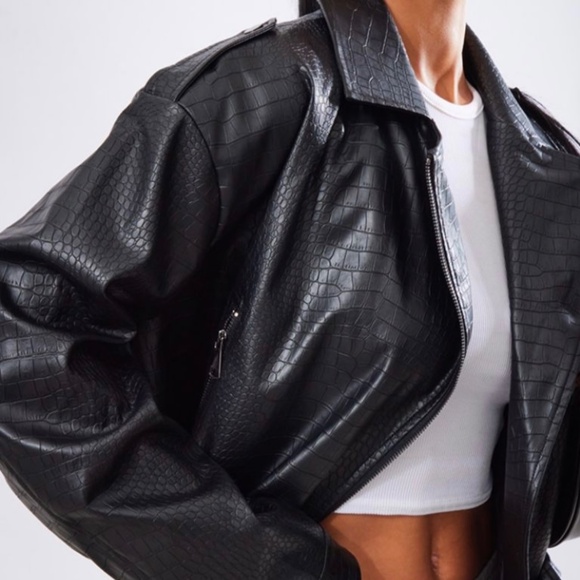 PrettyLittleThing - Black Croc Embossed Oversized Belted Hem Biker Jacket - Picture 5 of 9